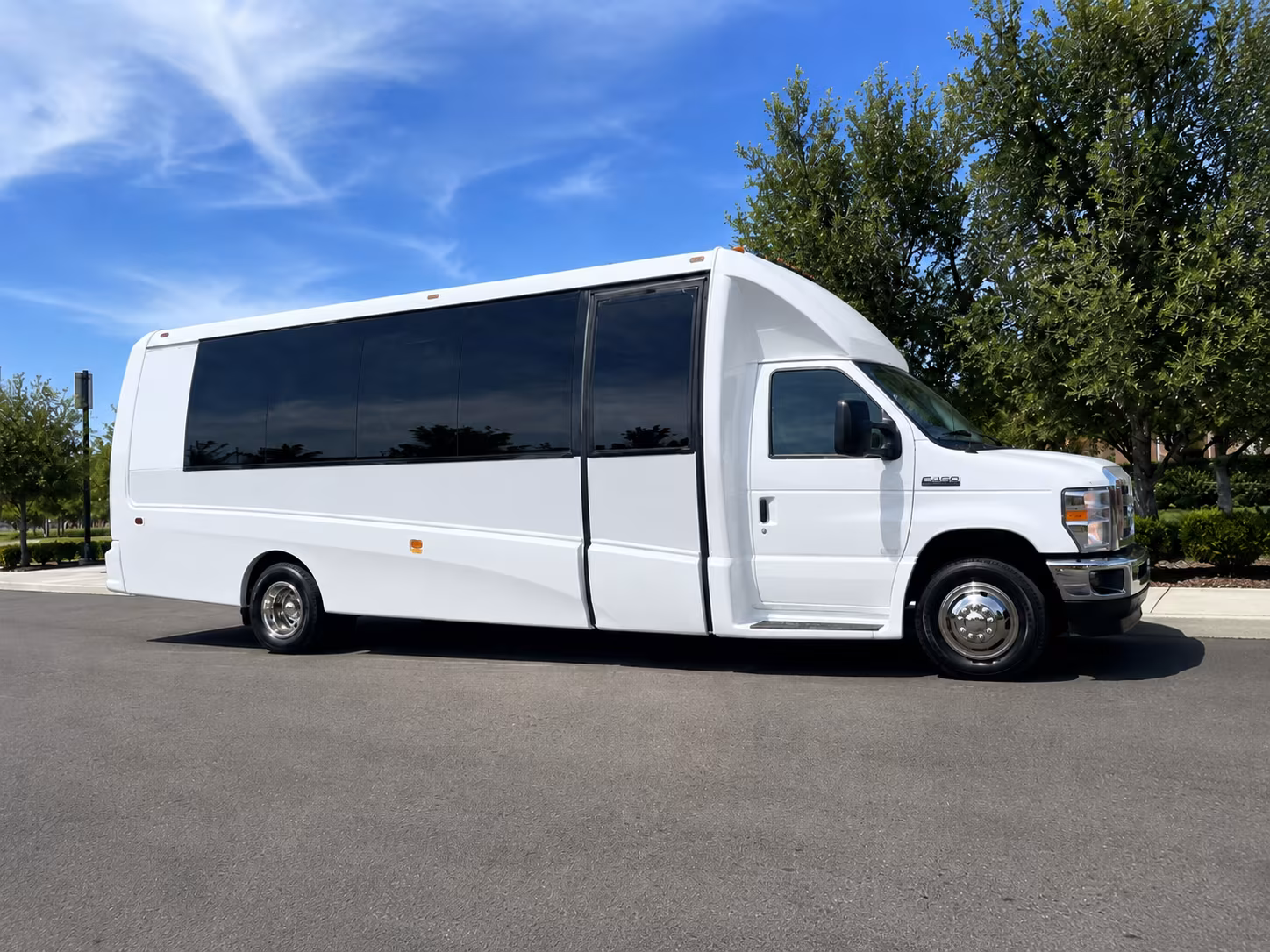 guest shuttles to rubiano vineyard winery and wedding venues around brownsville